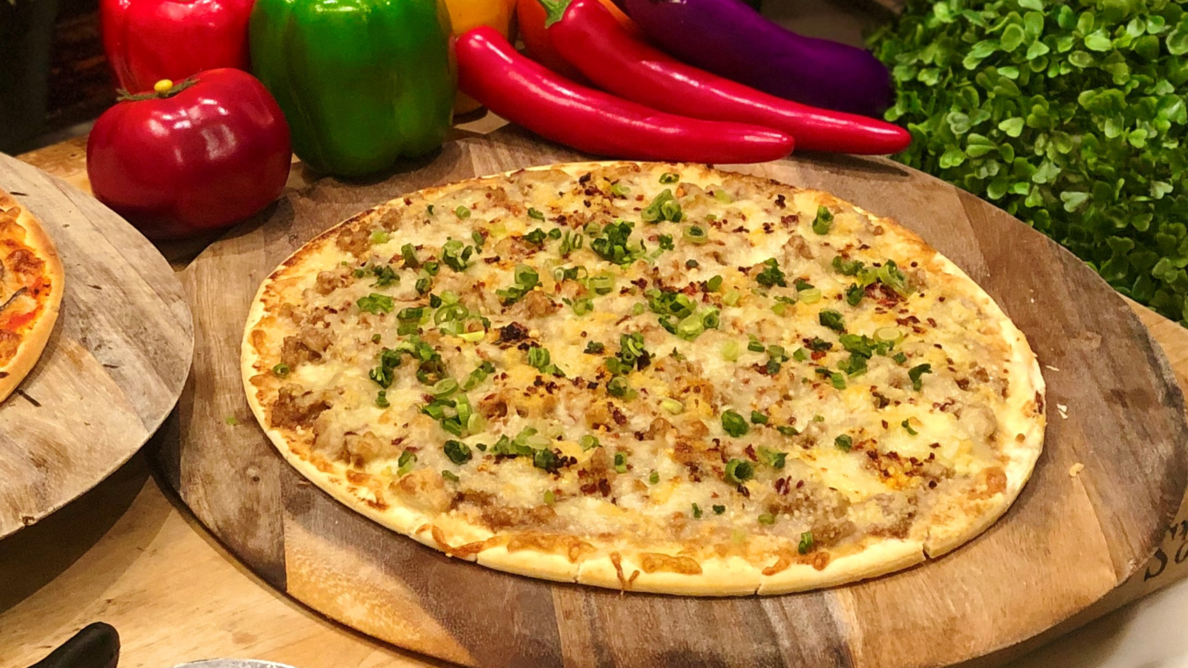 Szechuan Hot Bean Paste Pizza With Minced Plant-based yumeat™ & Spring Onion
